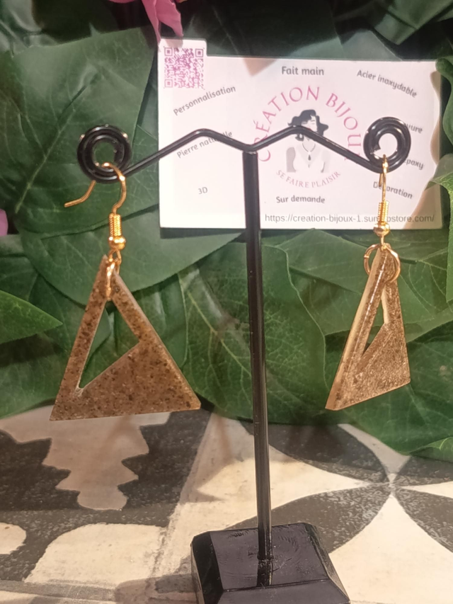 Boucle d'oreille triangle sable 