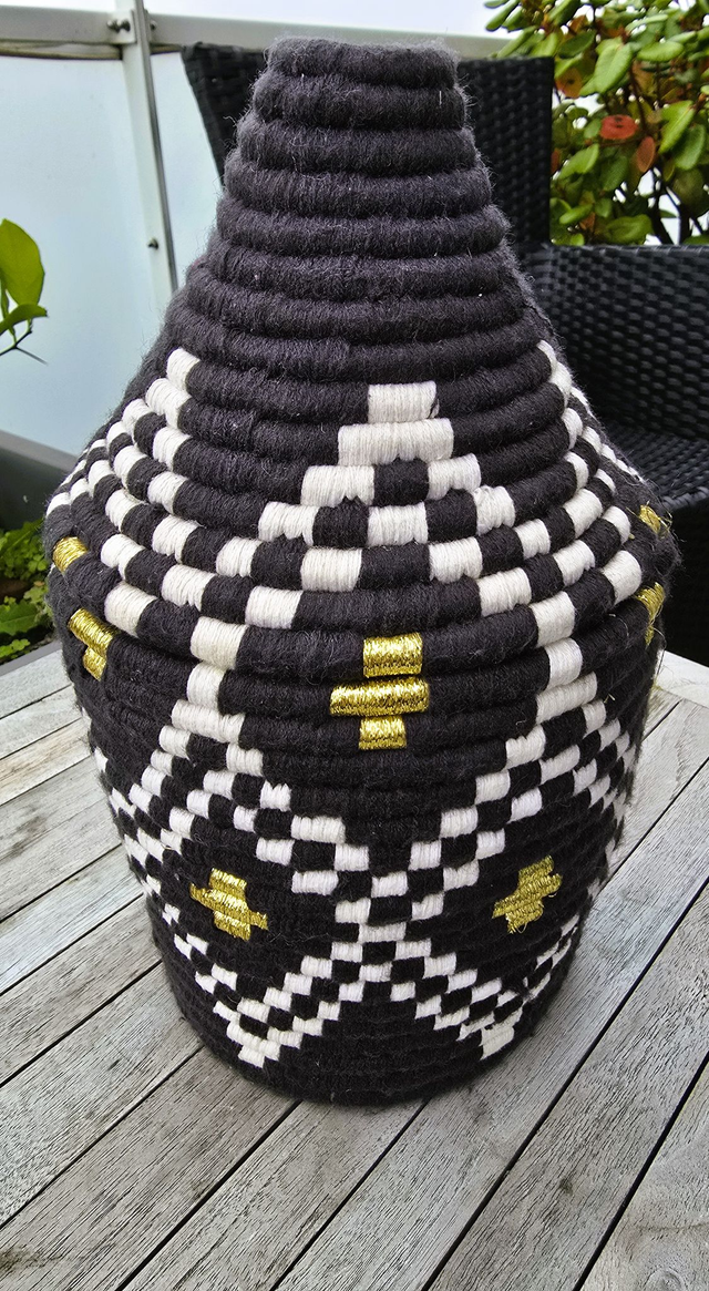 Panier "TBIKA" - panier ethnique berbère fait mains gris et doré