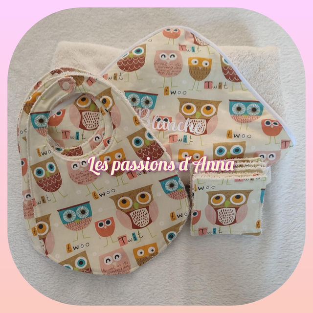 Set naissance (sortie de bain, bavoirs, lingettes)