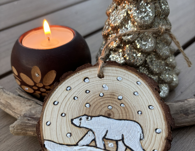 Boule de Noël Ours marchant dans la neige 