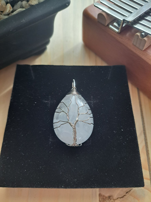 Pendentif larme arbre de vie cristal de roche
