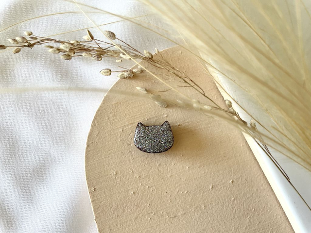 Pin’s Chat paillettes argent