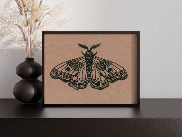 Linogravure “Papillon de Nuit” – Impression artisanale A5 paysage en deux coloris