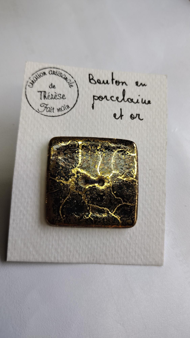 Bouton carré noir et or craquelé 