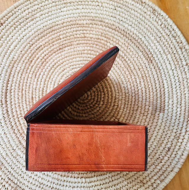 Boîte en cuir "Abeba"