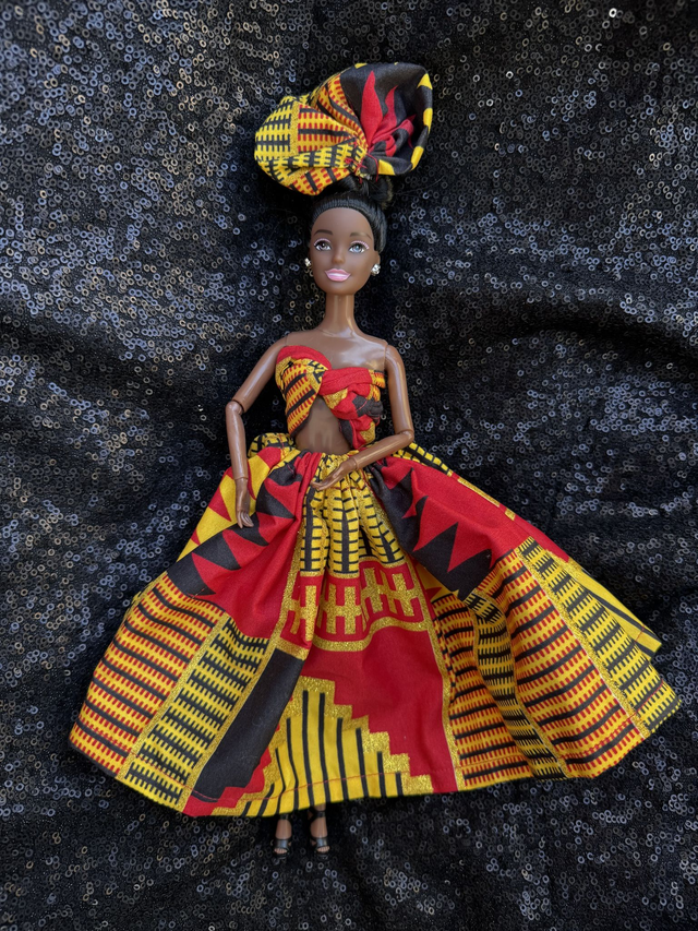 Poupée – Robe en Wax rouge et jaune &amp; Coiffe assortie - Fait main