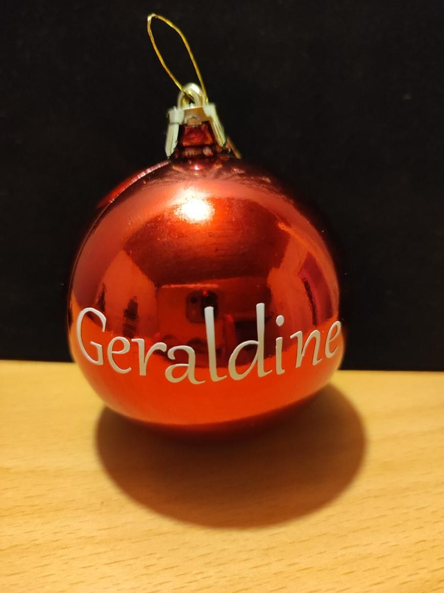 Boule de noël avec prénom personnalisé 