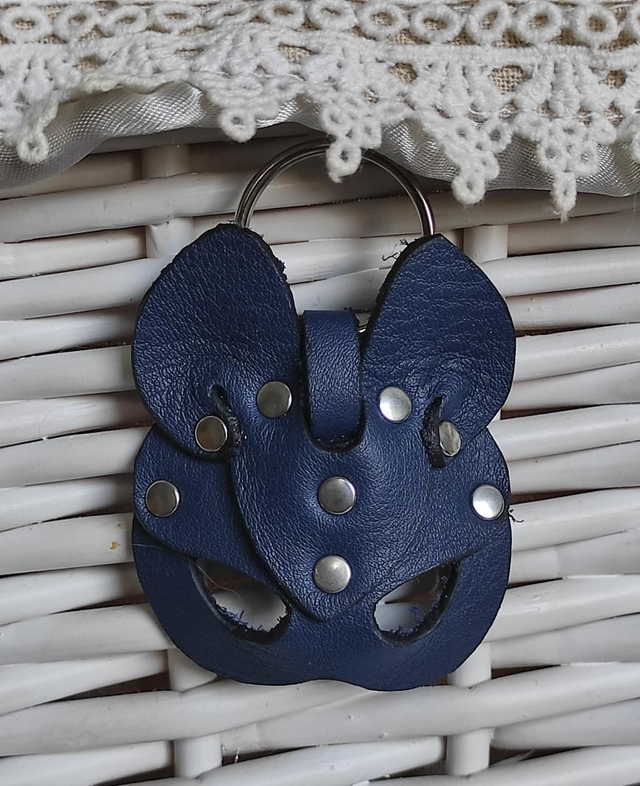 Porte clés masque en cuir 