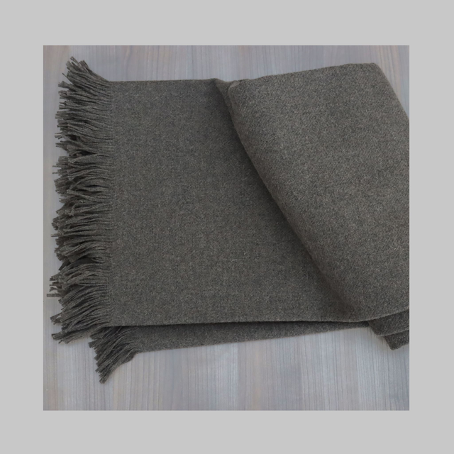 DUFY plaid in 100% lana shetland con frange su due lati CM.145X180 col. fango