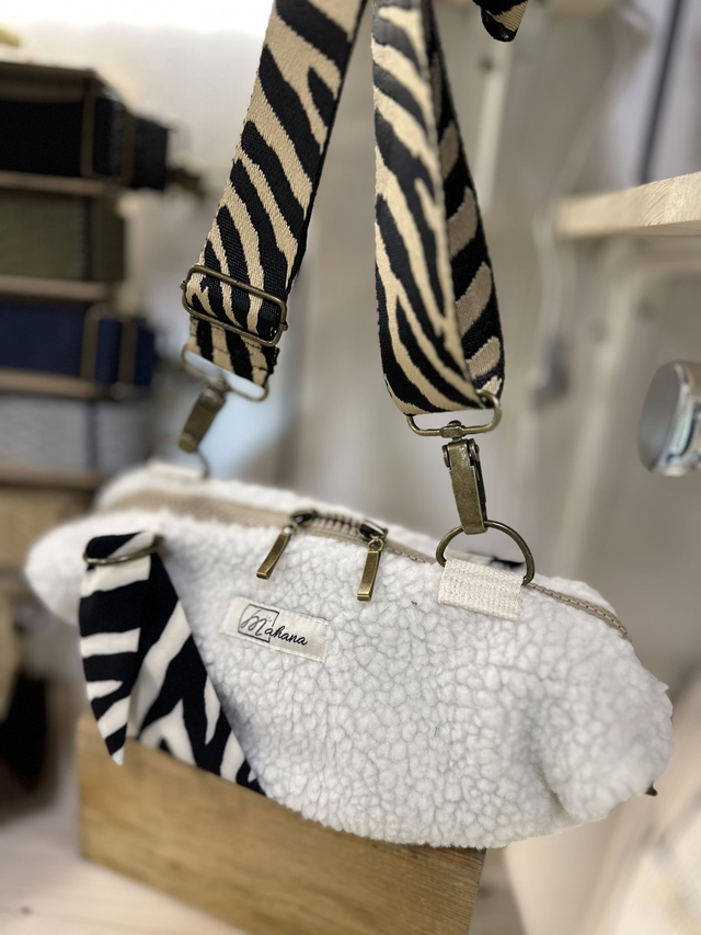 Sac Bahana avec poche intérieure en fausse fourrure écrue 