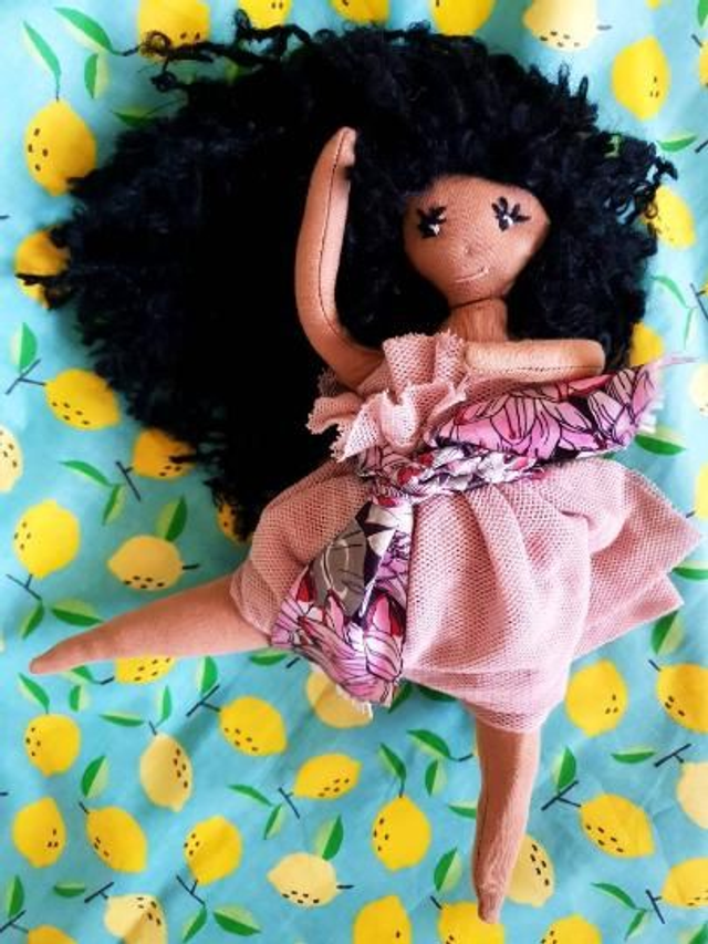 Poupée Natacha, danseuse aux formes généreuses