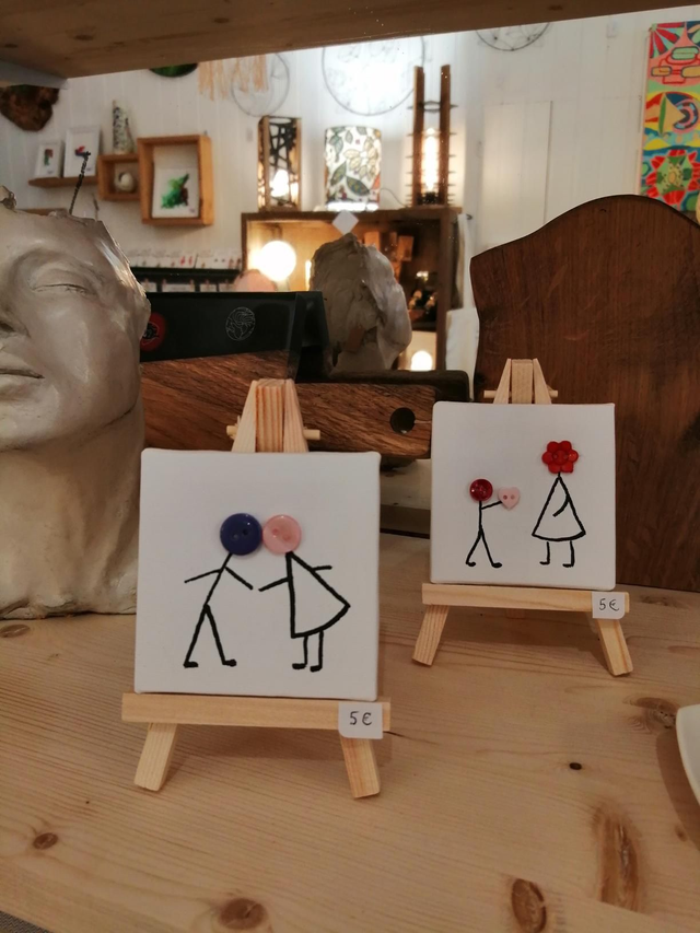 Chevalet mini toile bonhommes bâtons et boutons