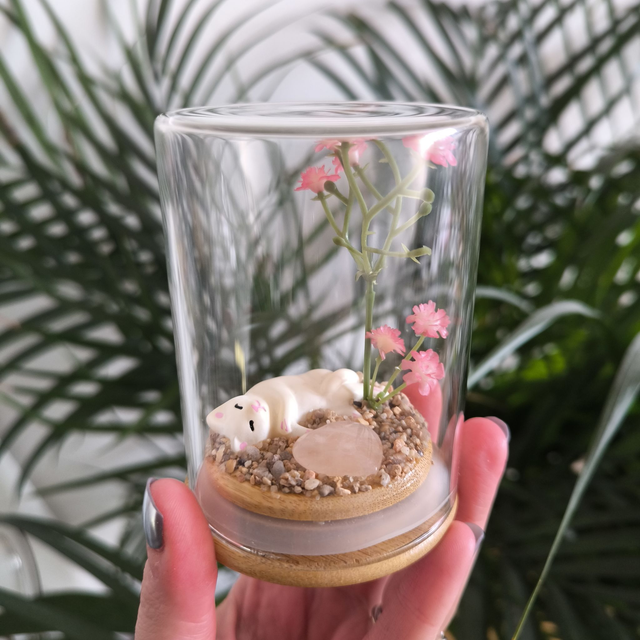 Ami protecteur - Chat couché blanc (quartz rose)