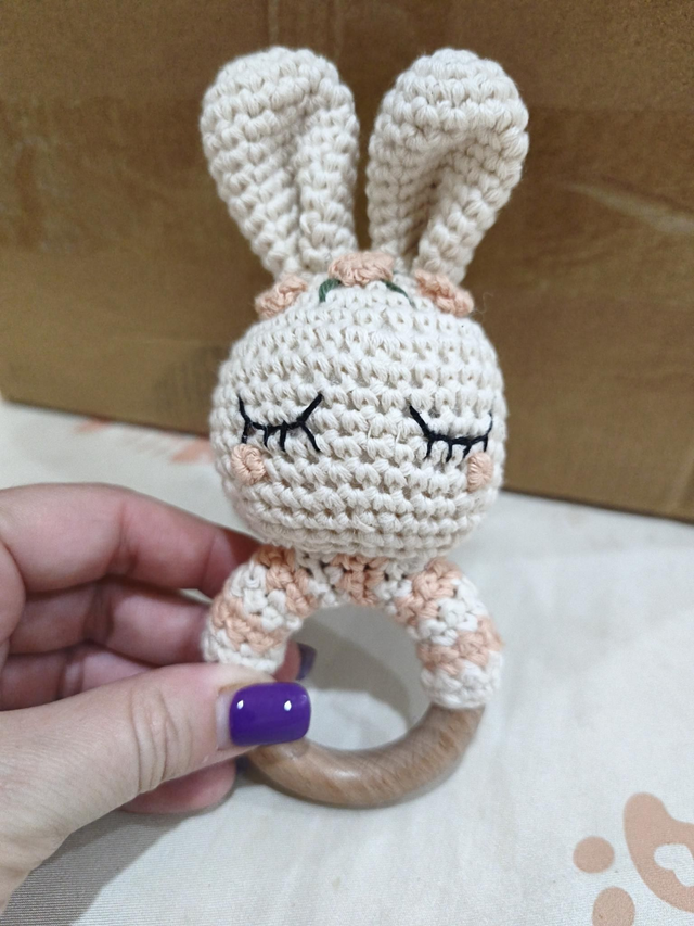 Sonajero coneja flores