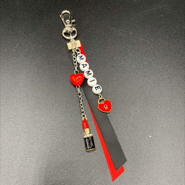 Bijoux de sac. Mamie rouge et noir 