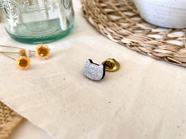 Pin’s Chat paillettes argent