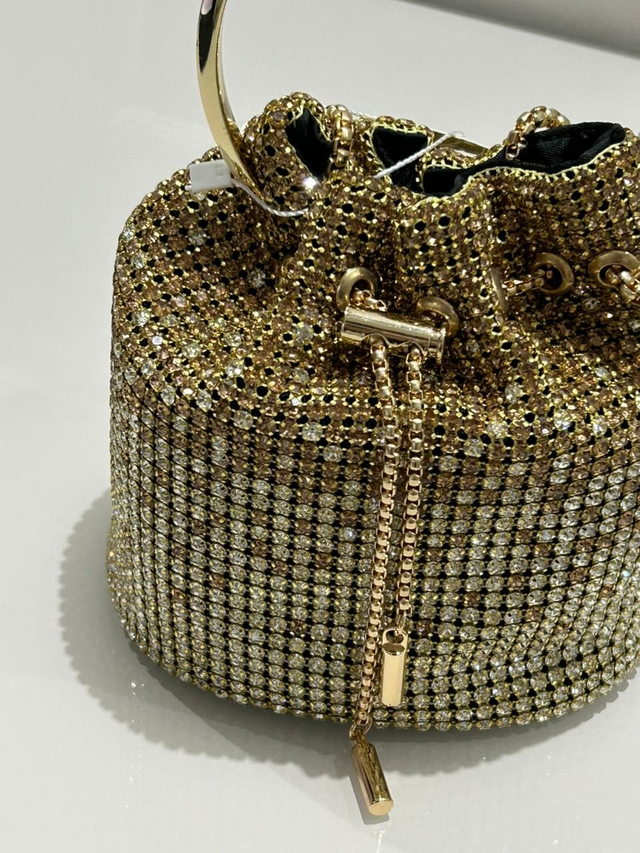 BOLSA SACOLINHA GOLD FECHADO CRISTAIS (U-9)