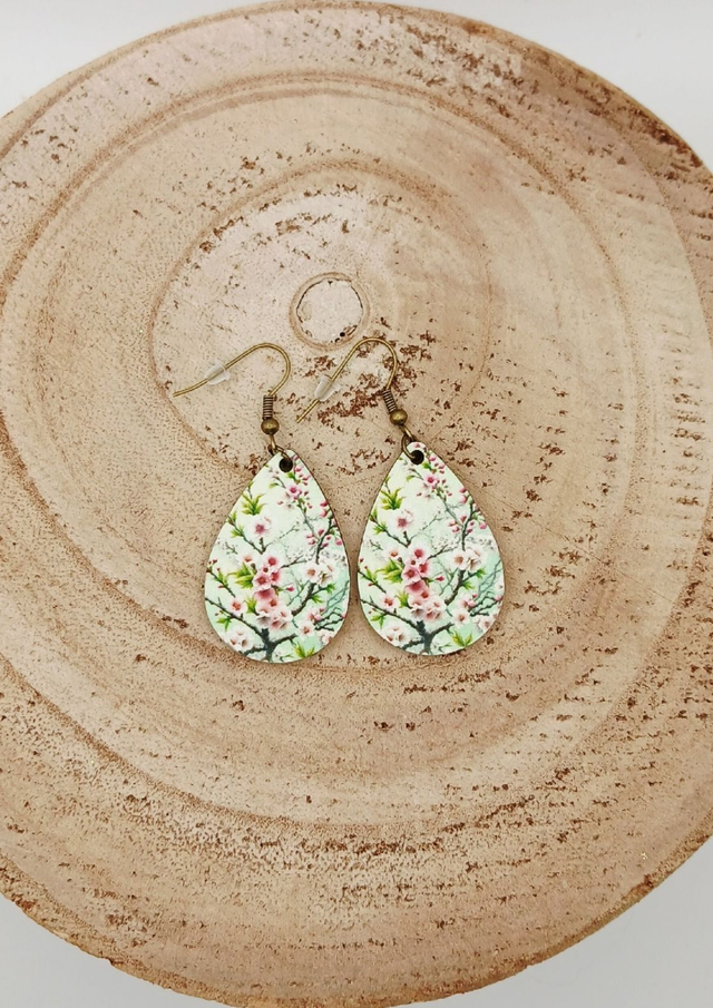 Boucle d&#039;oreilles larme sublimée branche