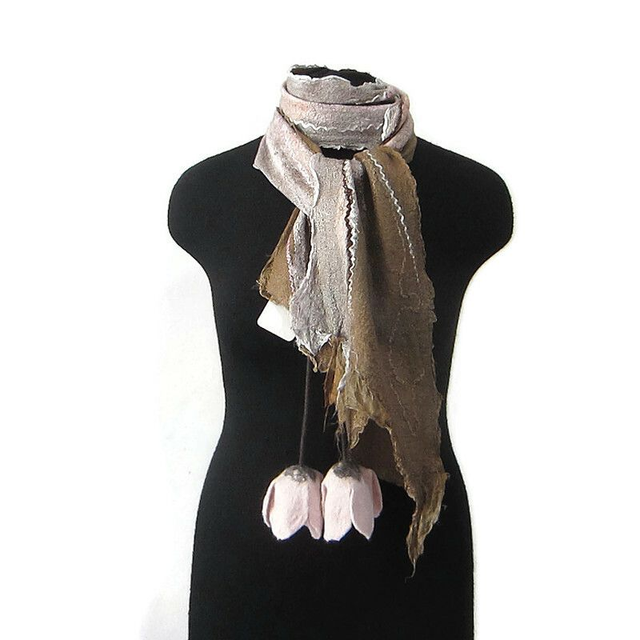 Sciarpa lana merino seta infeltrita fiori tulipani Sciarpa marrone rosa lunga con paillettes donna fatto a mano regali unici donne