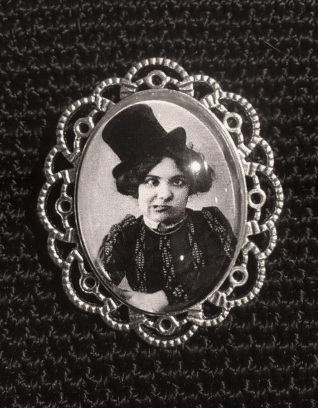 Femme rétro - Grimace