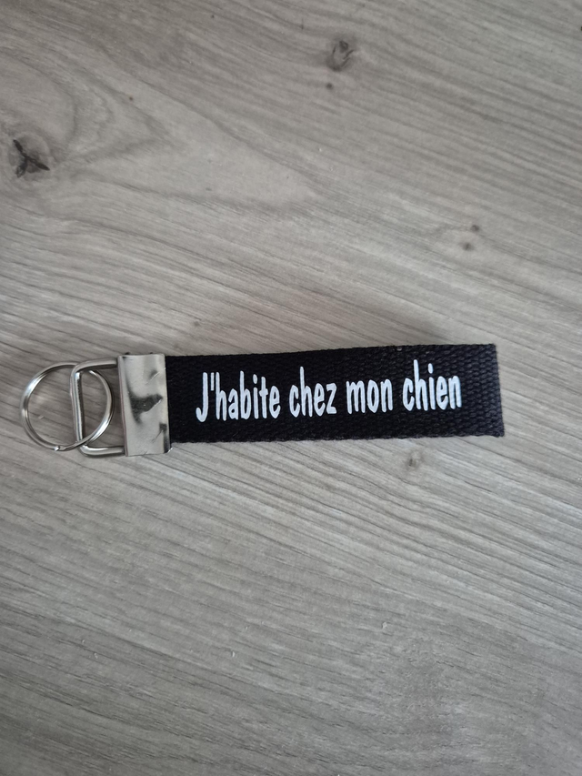 Porte clef J&#039;habite chez mon chien 