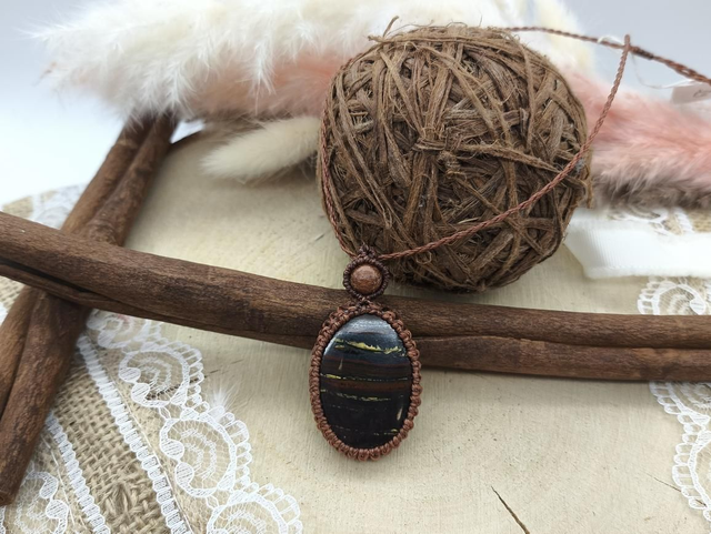 Collier pendentif oeil de fer