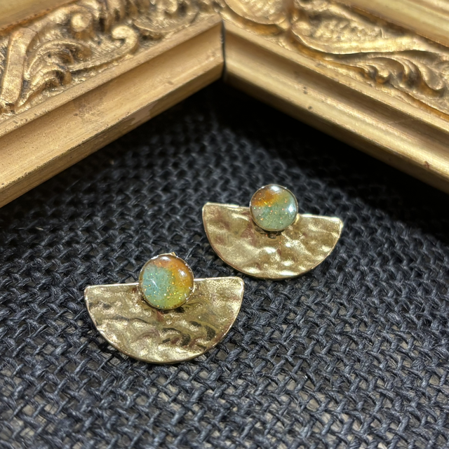 Puces d’oreilles martelées 