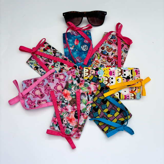 Magical sunglasses pouch