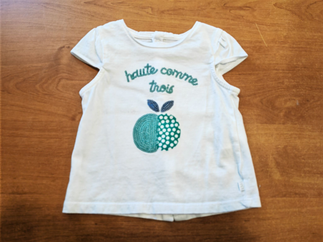 T-shirt blanc pomme en 6 mois