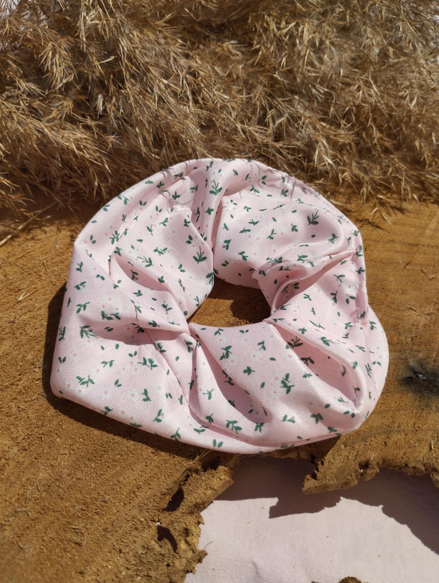 Chouchou satiné - motif fleurs roses