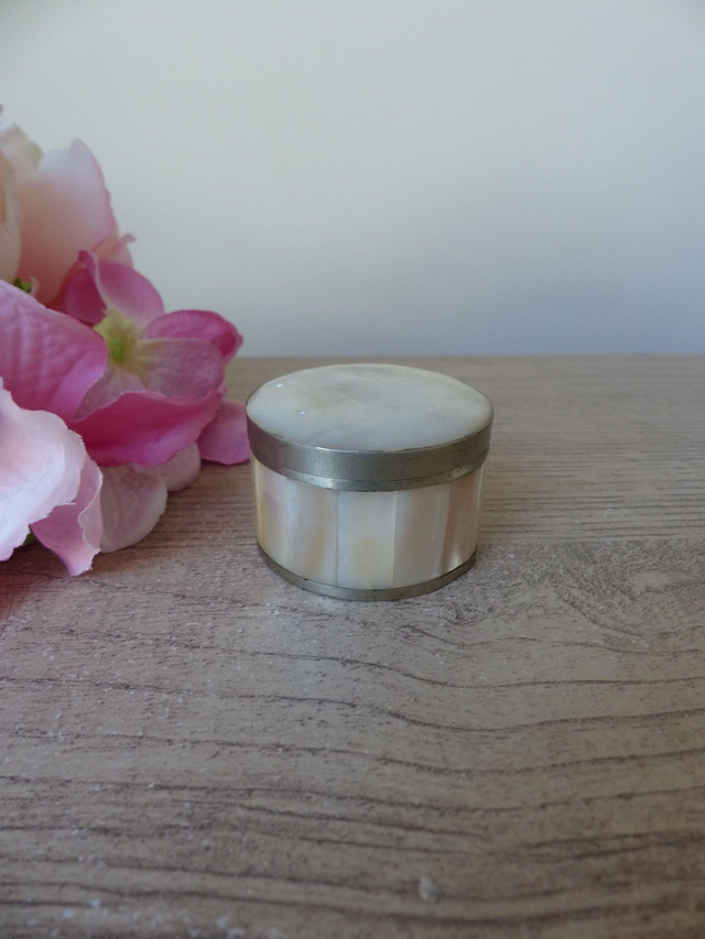 Boite à bijoux ronde en nacre métal couleur argent, pilulier coquillage, boite à bijoux vintage, boite à bagues alliances, tabatière, cadeau