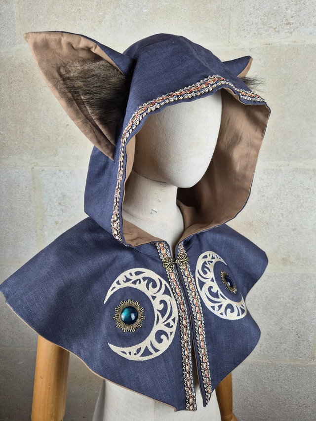 Capuchon brodé "Lune"