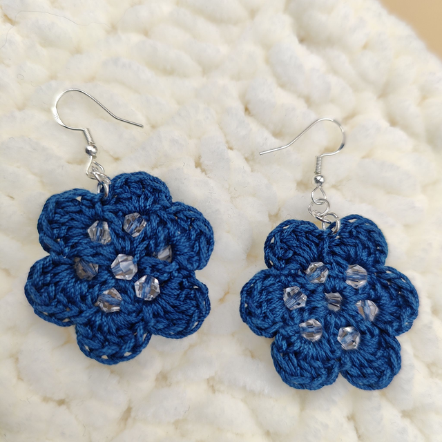 Boucles d’oreilles crochet fleur couleurs avec perles claires