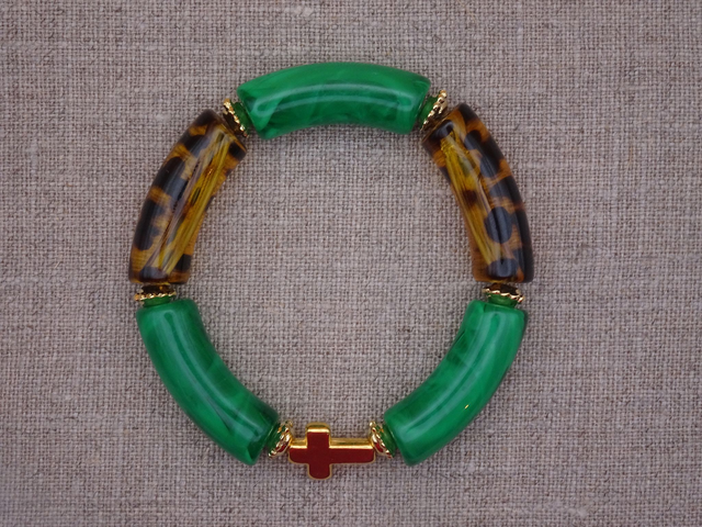 Bracelet croix dorée, vert léopard