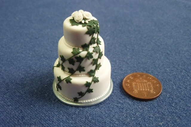 Wedding Cake - Round with Ivy