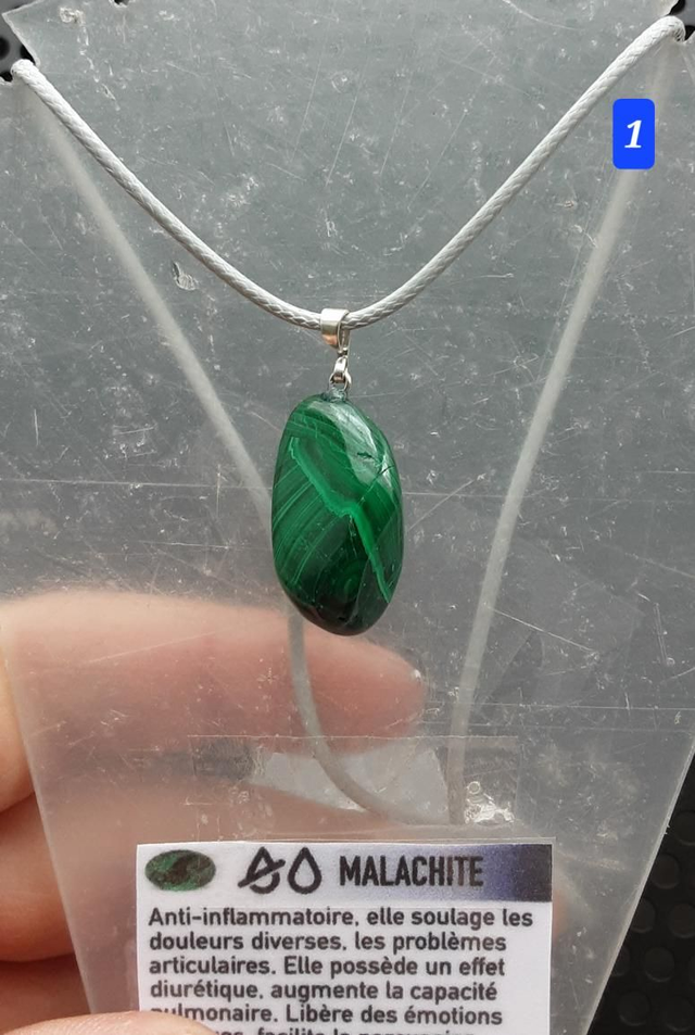 Malachite pierre roulée avec cordon