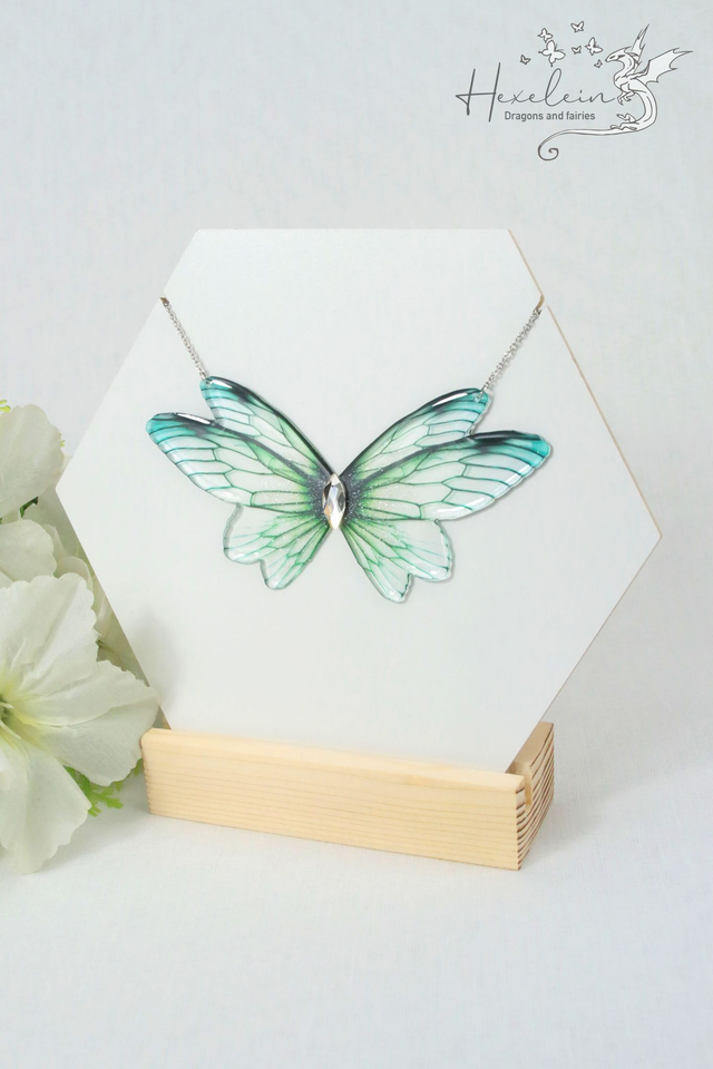Green fairy necklace