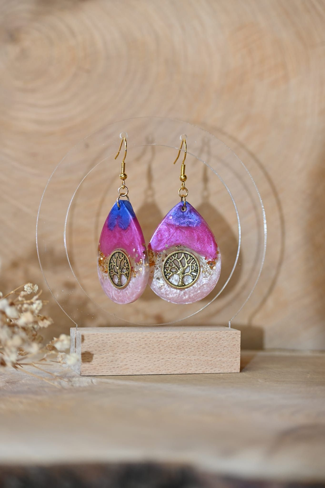 🌿VITAE🌿 Boucles d’oreilles en résine Arbre de vie - Rose / violet✨