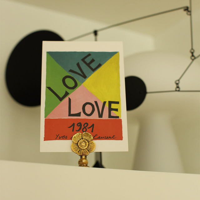 Doing goods card holder flower