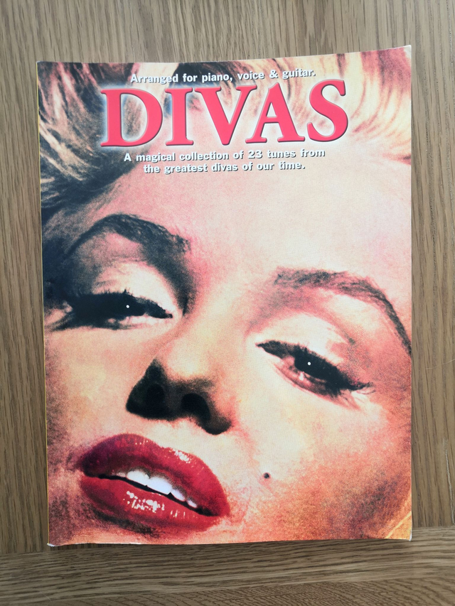 Divas for Piano, Voice and Guitar 23 Greatest Hits