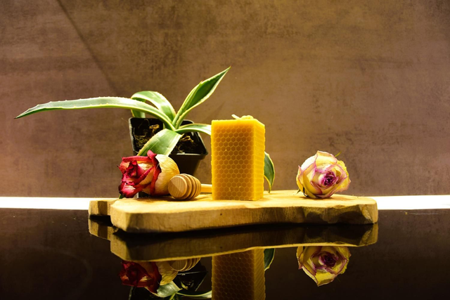 Bougie carrée "nid d'abeille"