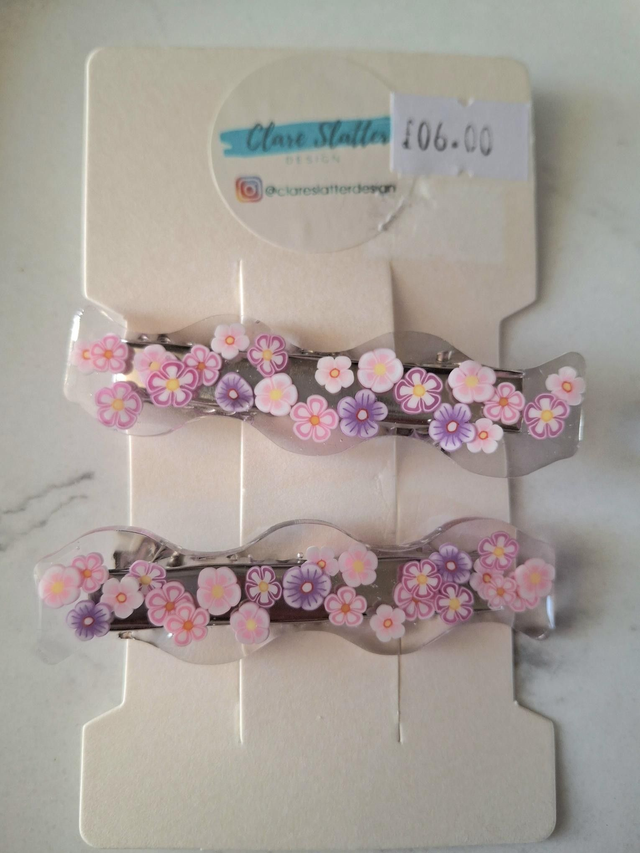 Flower wiggle clip pair