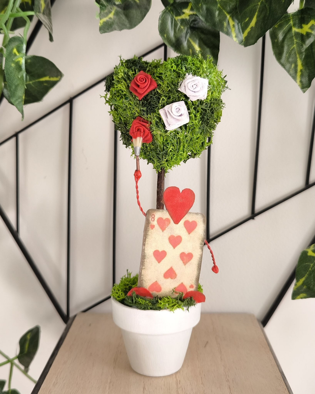 Wonderland - Jardinier de cœur en pot