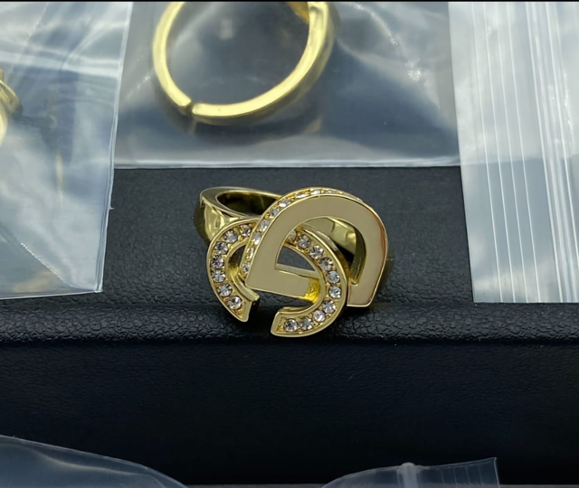Bague CD doré avec strass