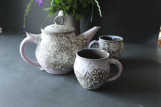 Teapot Set, 1x teapot &amp; 2x cups, pastel matt lila and white floral patterns