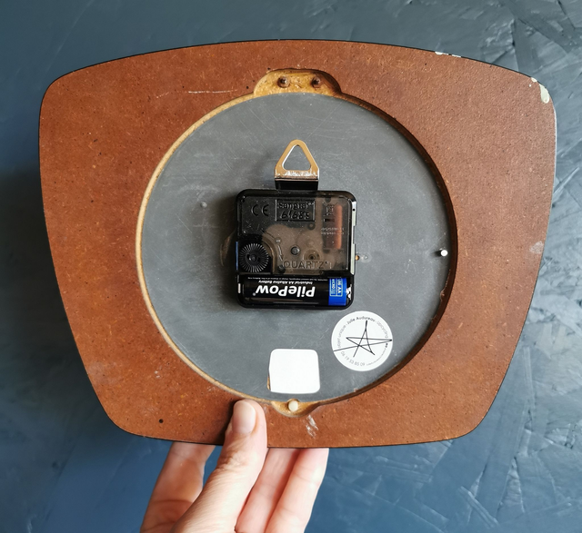 Horloge vintage pendule murale silencieuse trapèze "Fleurs graphique"