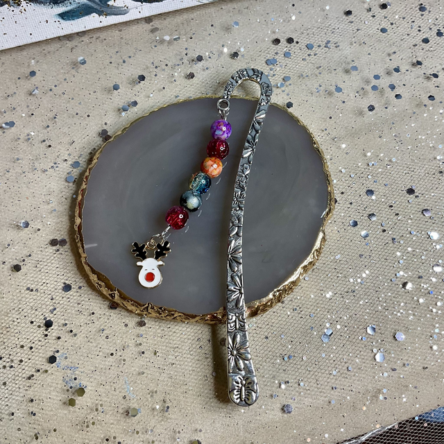 Handmade Christmas bookmarks. Colourful beaded book accessories.