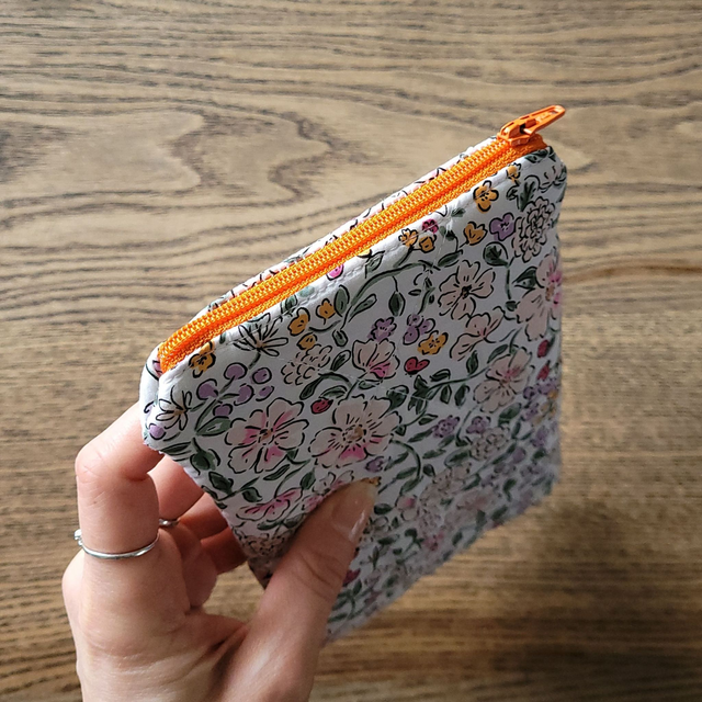 Pochette zippée téléponne fleurs