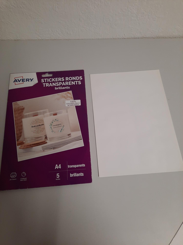 Étiquettes ronde Averty neuf ( 4 feuilles ) 