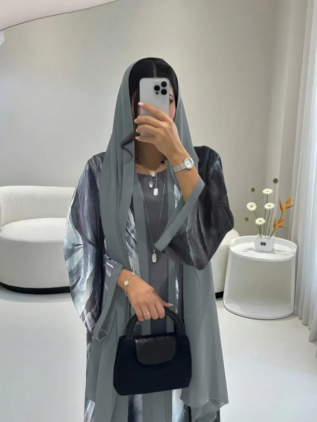 Two-Piece Elegant Gray-Blue Abstract Print Robe and Matching Scarf Set 